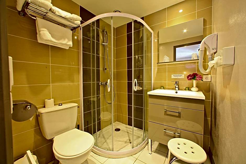 Logis Hôtel Restaurant La Vieille Auberge, Art and Gallery