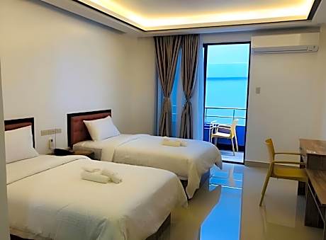 Deluxe Regular Twin Room