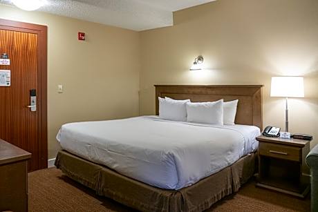 Superior King Suite With Jetted Tub