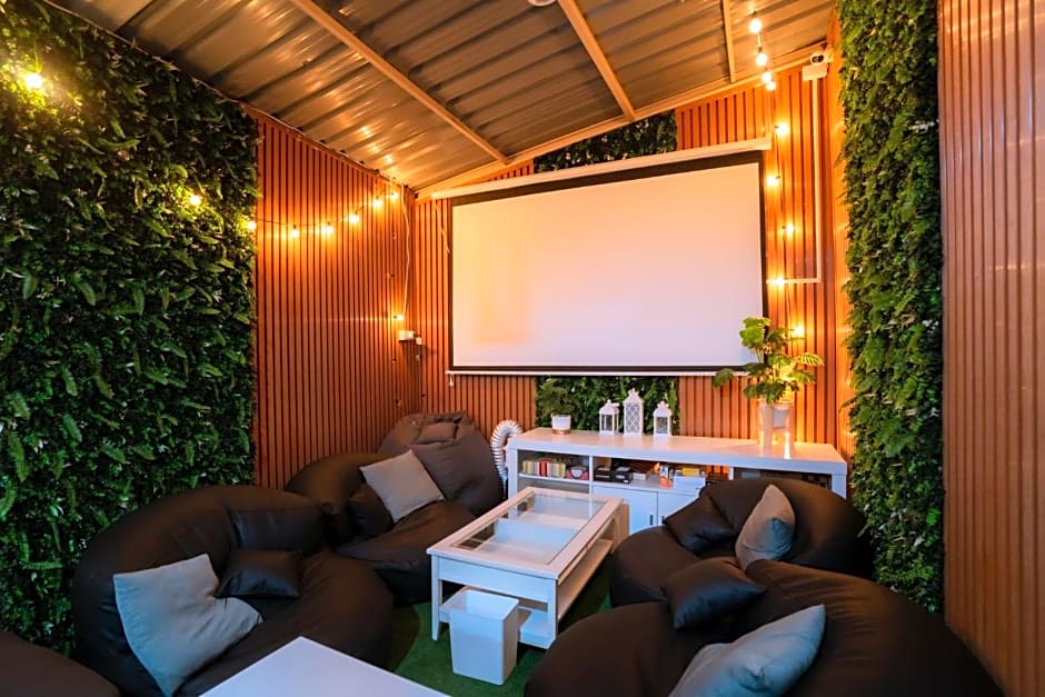 420 Hostel - Ekkamai Buds & Beds