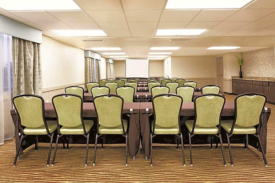 La Quinta Inn & Suites by Wyndham Bonita Springs Naples