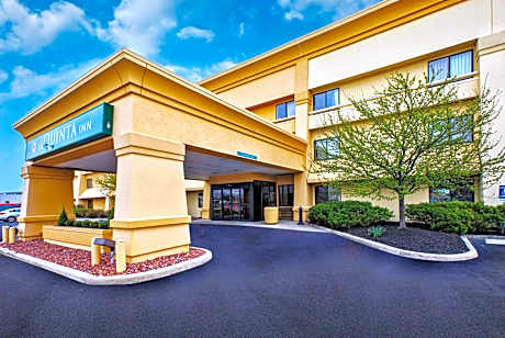 La Quinta Inn & Suites by Wyndham Toledo Perrysburg
