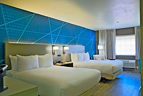 Standard Queen Room with Two Queen Beds and Tub - Accessible/Non-Smoking