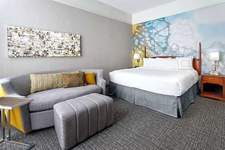King Room with Adapted Tub - Mobility and Hearing Accessible
