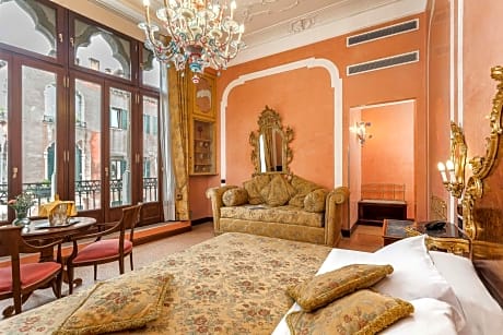 Luxury Double or Twin Room with Balcony and Canal View