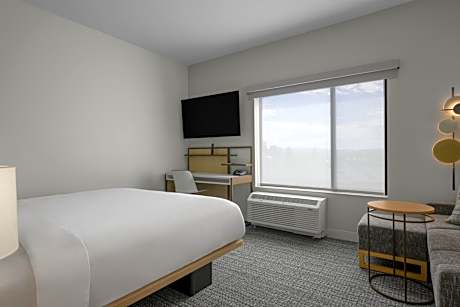 Deluxe King Suite with Mountain View - Top Floor