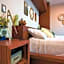 Frida's Artsy Condo with own mural, outdoor tub & rooftop pool