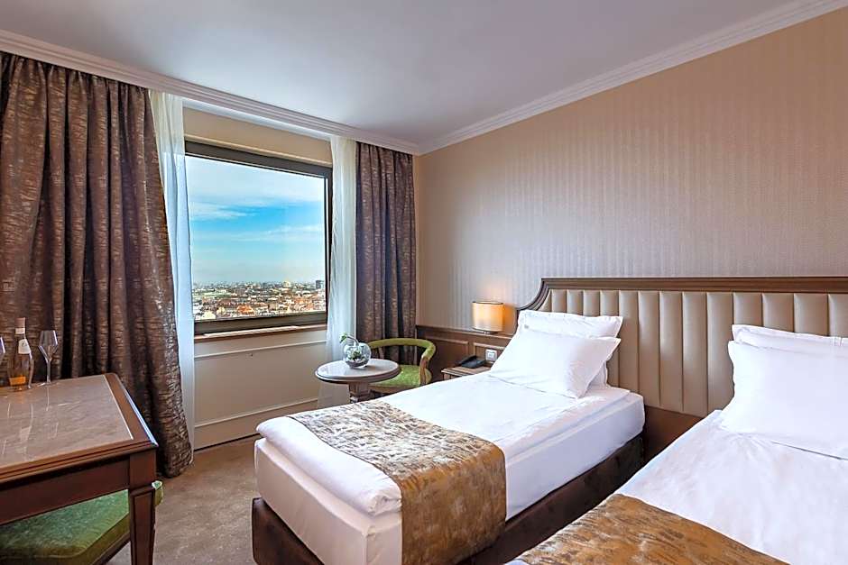 Astoria Grand Hotel