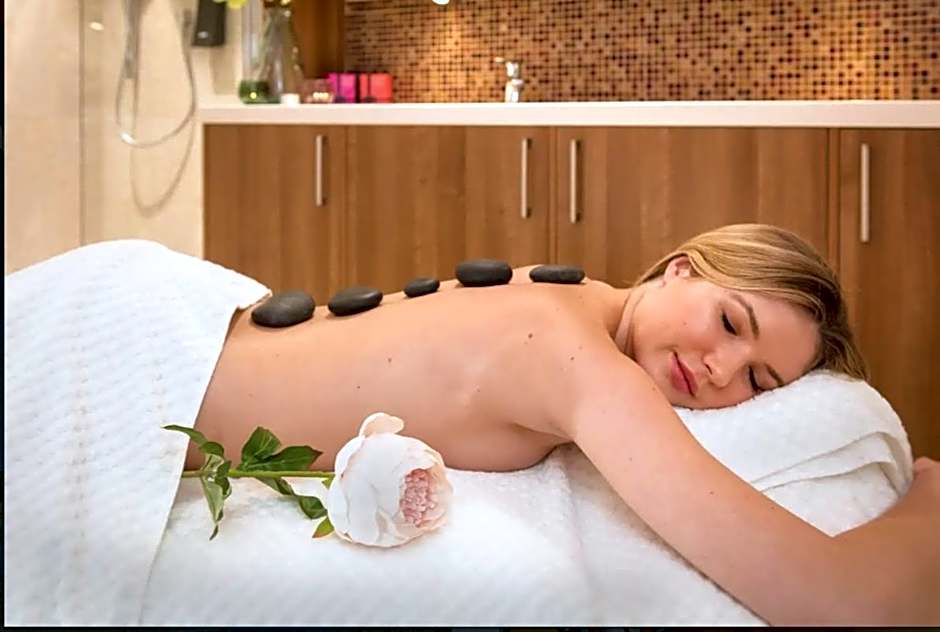 The Warren Holiday Park - Family Chalet