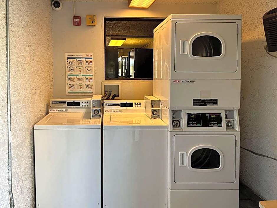 Motel 6-Pomona, CA - Los Angeles