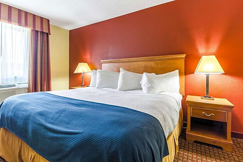 Rodeway Inn & Suites Jacksonville near Camp Lejeune
