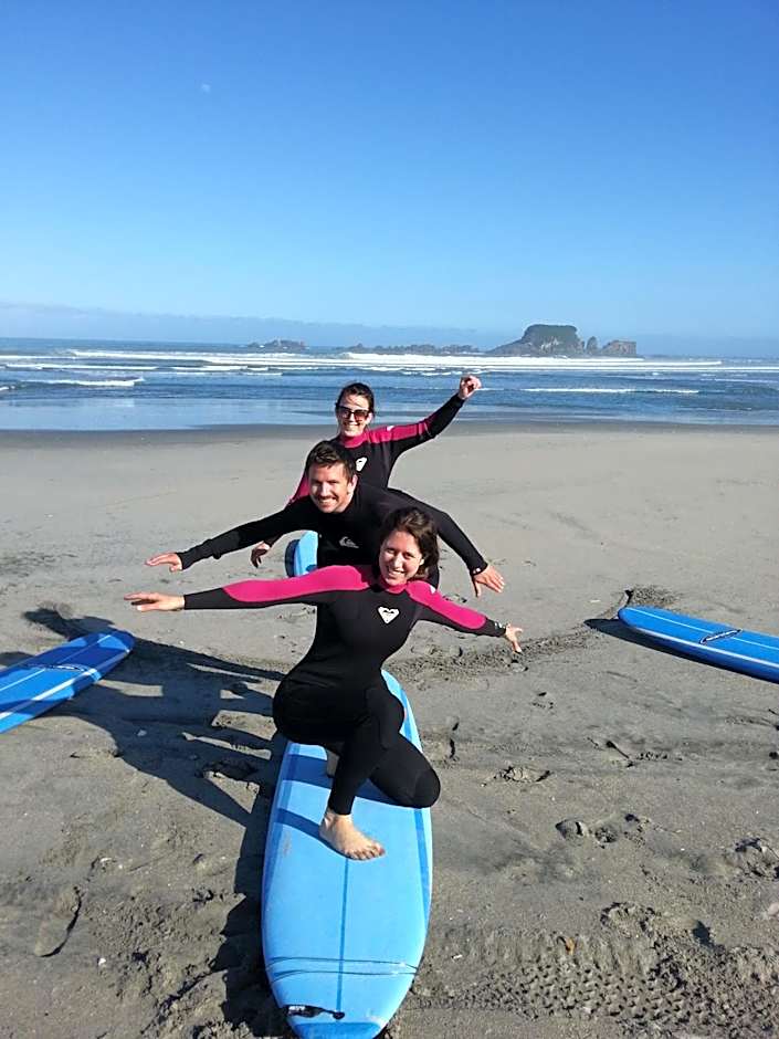 Bazils hostel & Surf School