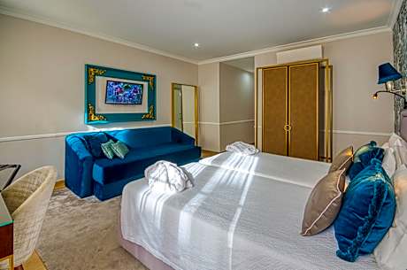 Superior Triple Room with Chiado View