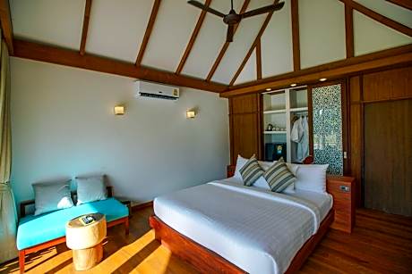 Villa with Garden View
