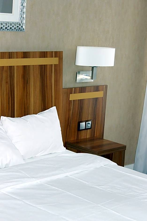 Hotel The Originals du Grand Monarque Nantes Gare