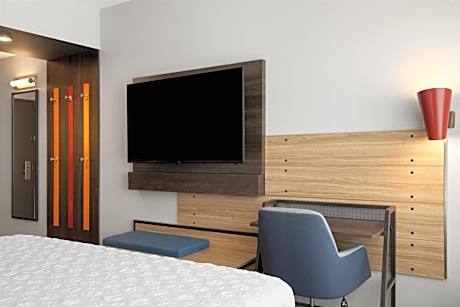 King Room with Walk-In Shower