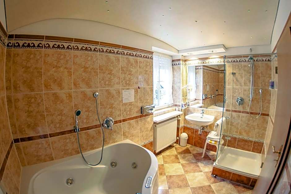 König Ludwig Design Hotel NEU Zimmer mit Sauna oder Whirlpool oder mehr