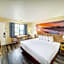 Days Inn by Wyndham Mackinaw City - Lakeview