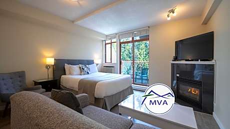 Alpenglow Lodge Sunny Studio with Sitting Area by MVA