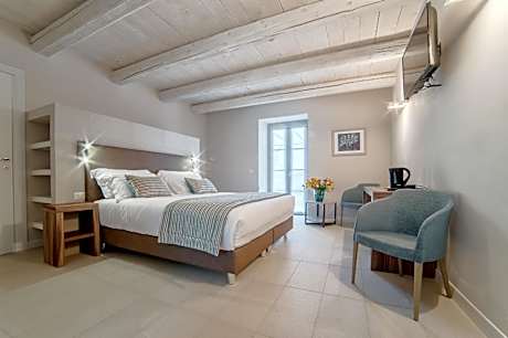 Superior Double Room with Patio