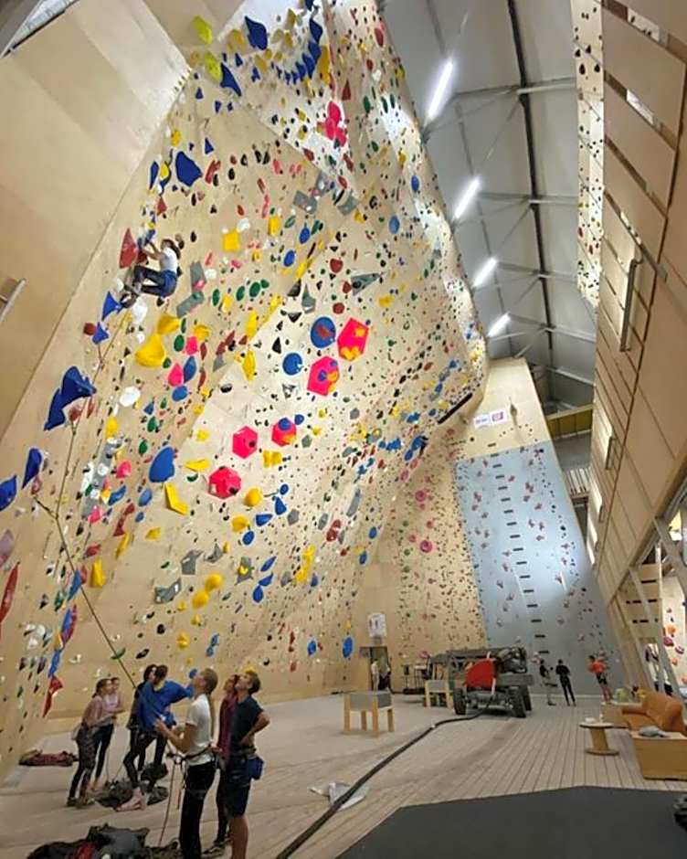 Fully equipped SIX BEDROOM HOUSE 15 kilometers from LAKE BLED - with a terrace, garden, playground, and parking