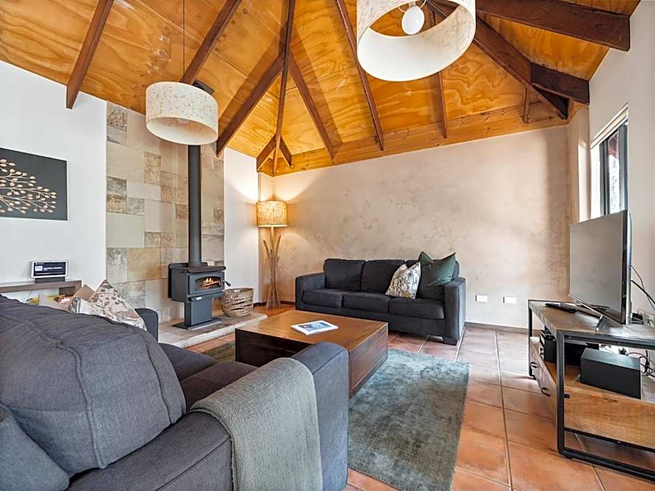 Forest Rise Chalets and Lodge