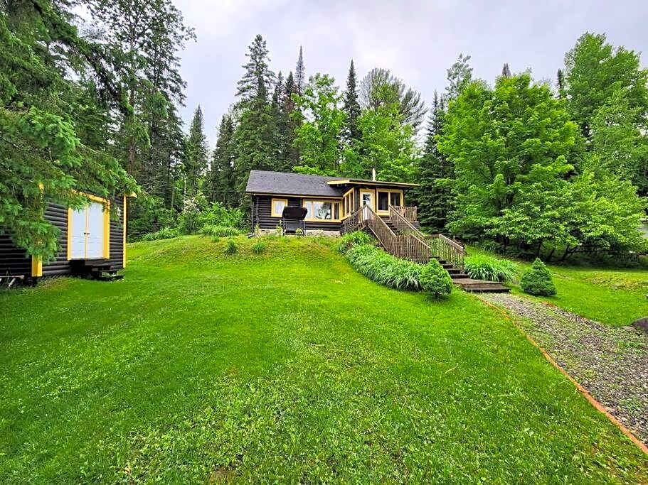 Chalet du Village - Rustic charm, lake - beach access