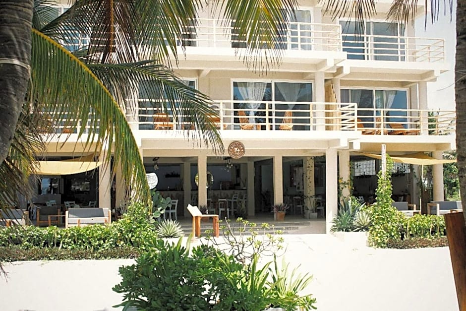 Noah Beach Hotel & Suites