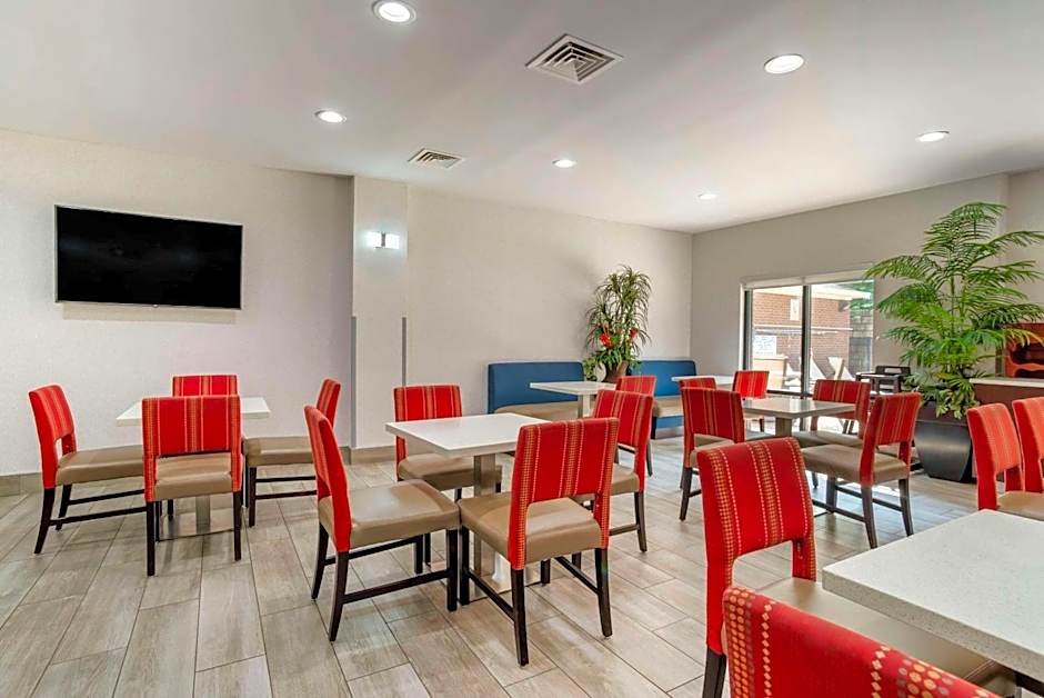 Comfort Suites At Westgate Mall