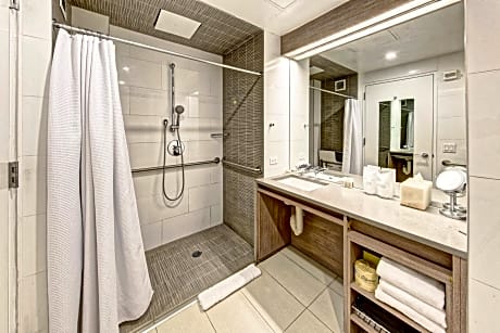 Queen Room with Two Queen Beds - Disability Access