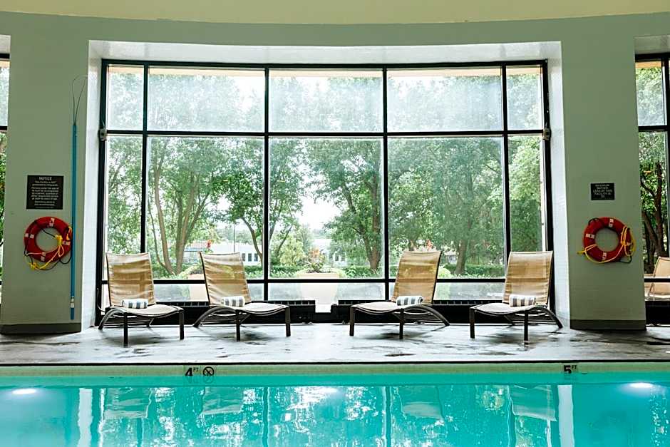 DoubleTree By Hilton Guest Suites & Conf. Center Chicago Downers Grove