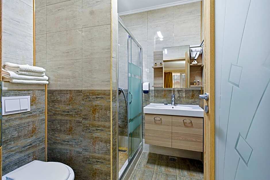REYNA APART HOTEL