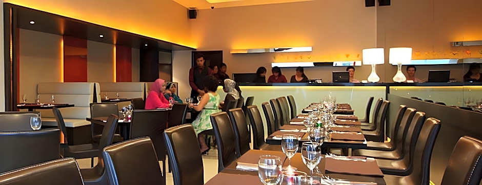 The V Hotel
