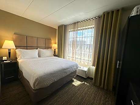 Studio Queen Suite