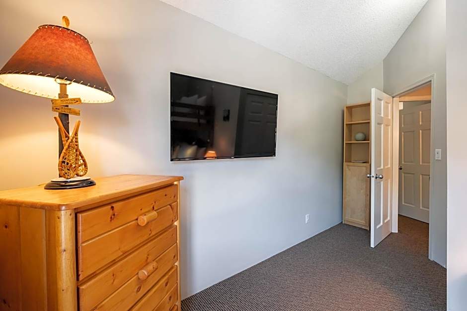 Powderview by Outpost Whistler