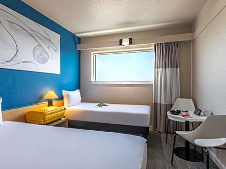 Standard Room with One Double Bed and One Single Bed