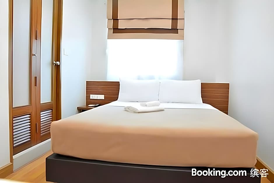 White House Asoke Sukhumvit 18