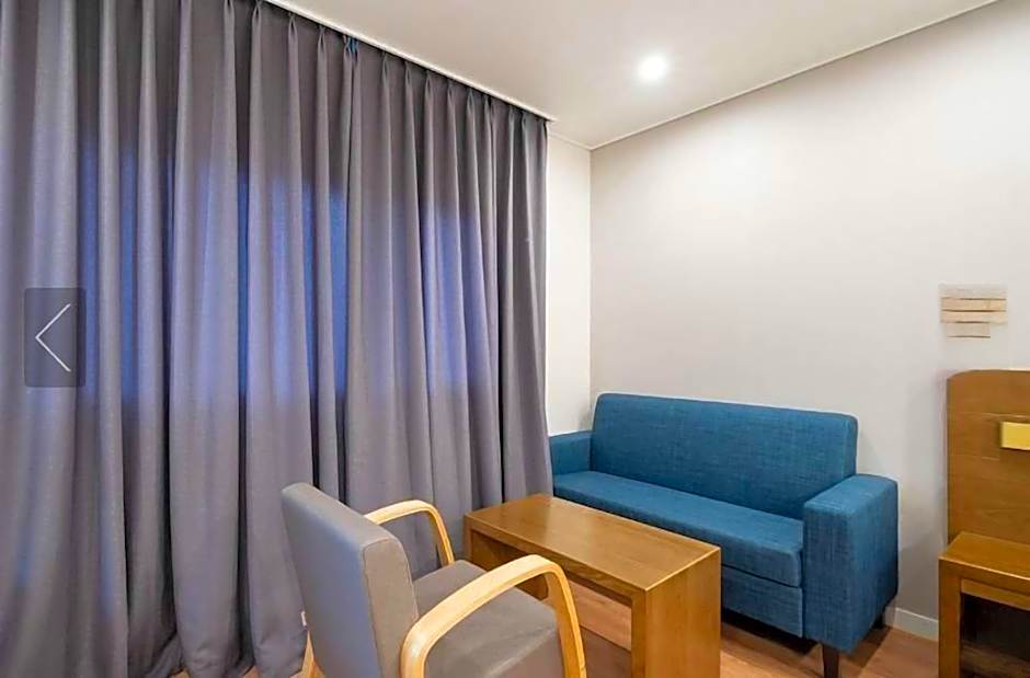 The 7 Business Hotel