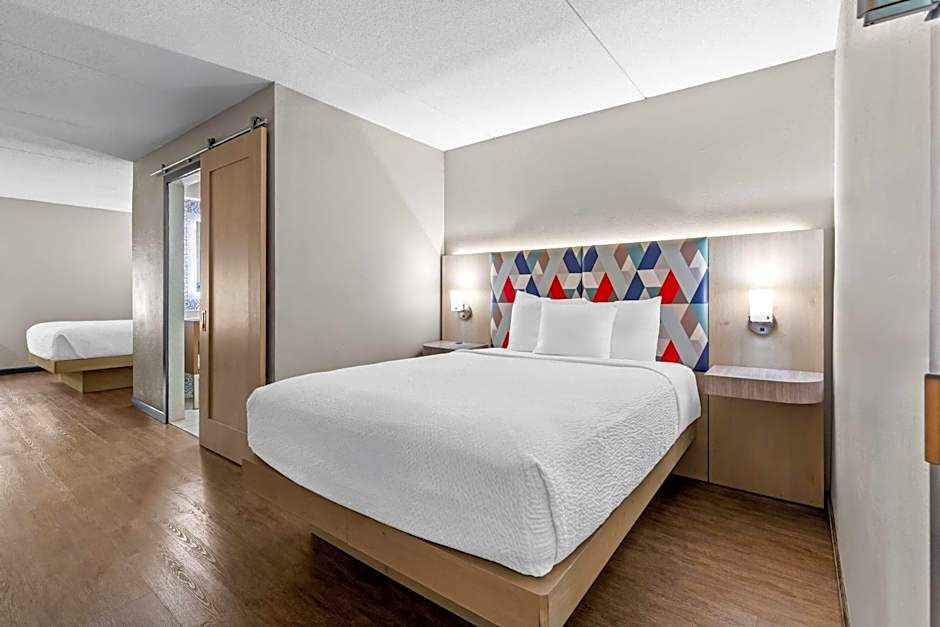 Days Inn & Suites by Wyndham Peachtree Corners/Norcross