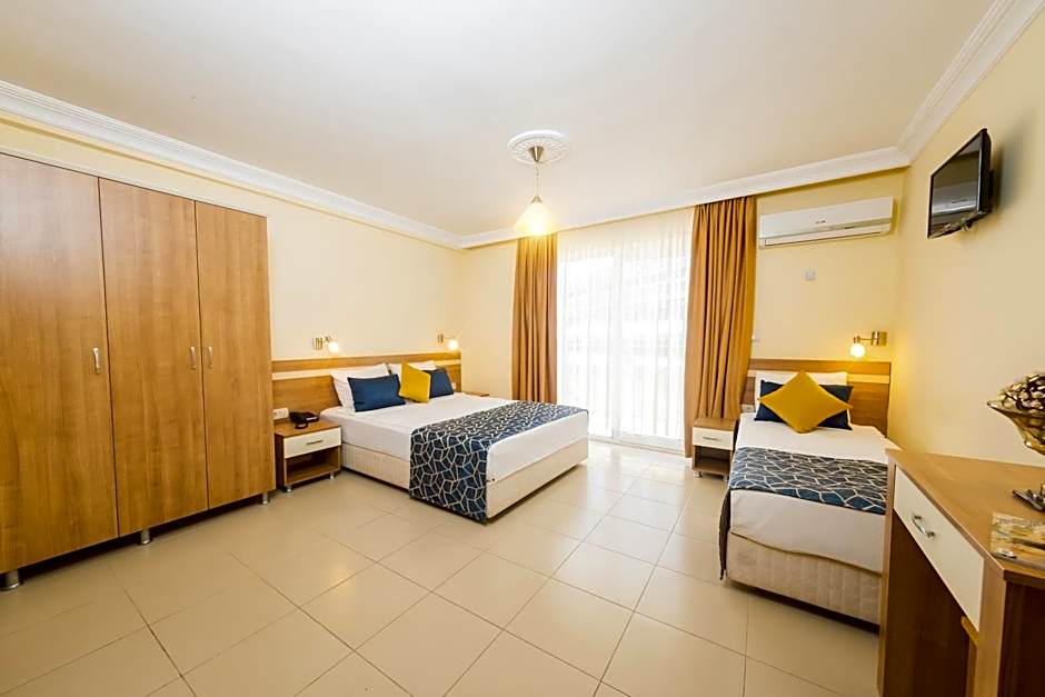 Catty Cats Garden Hotel