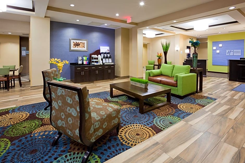 Holiday Inn Express & Suites Fort Dodge, an IHG Hotel