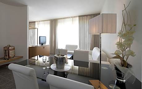 Junior Suite with Spa Access