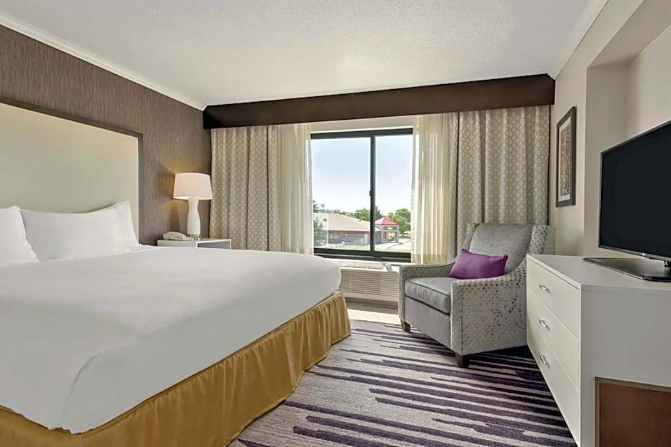 DoubleTree By Hilton Milwaukee Brookfield