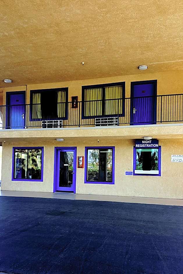 Travelodge by Wyndham Indio 