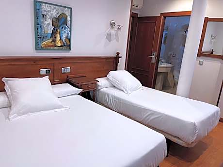 Budget Double Room with Extra Bed
