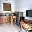 Nomada Villas - Giant Pool - Private Kitchen - Free Gym Access - Up to 40Mbps WiFi