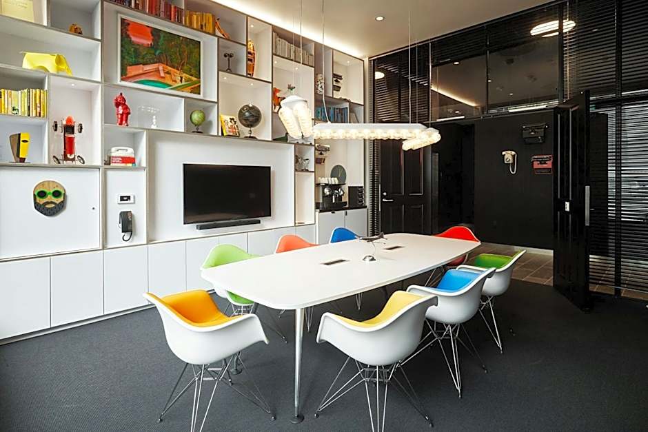 citizenM Los Angeles Downtown