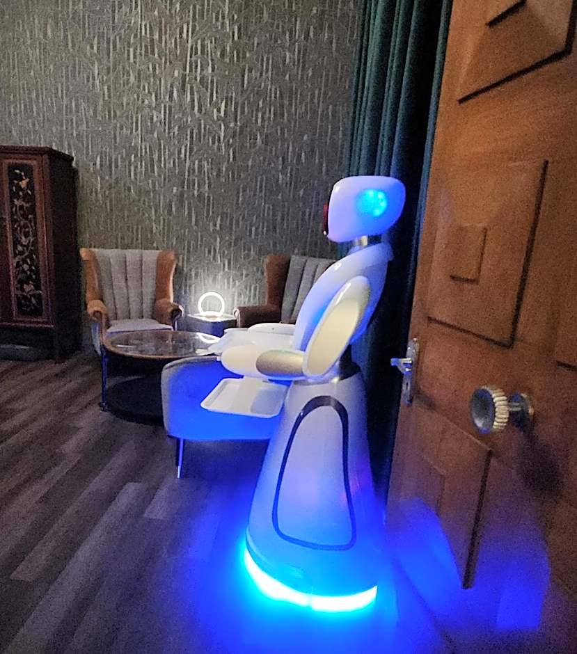 Pinnacle Suites Hotel