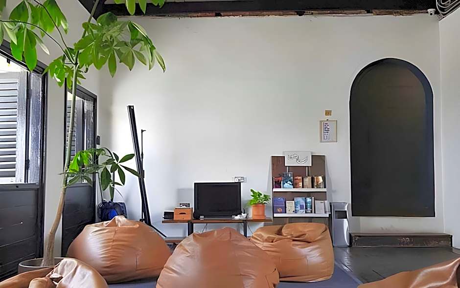 The Brownstone Hostel & Space