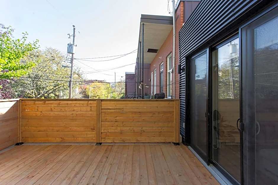 Design 3 bedroom flat with private terrace in Little Italy by Denstays